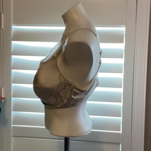 Playtex Cream Full Coverage Bra - Picture 4 of 5